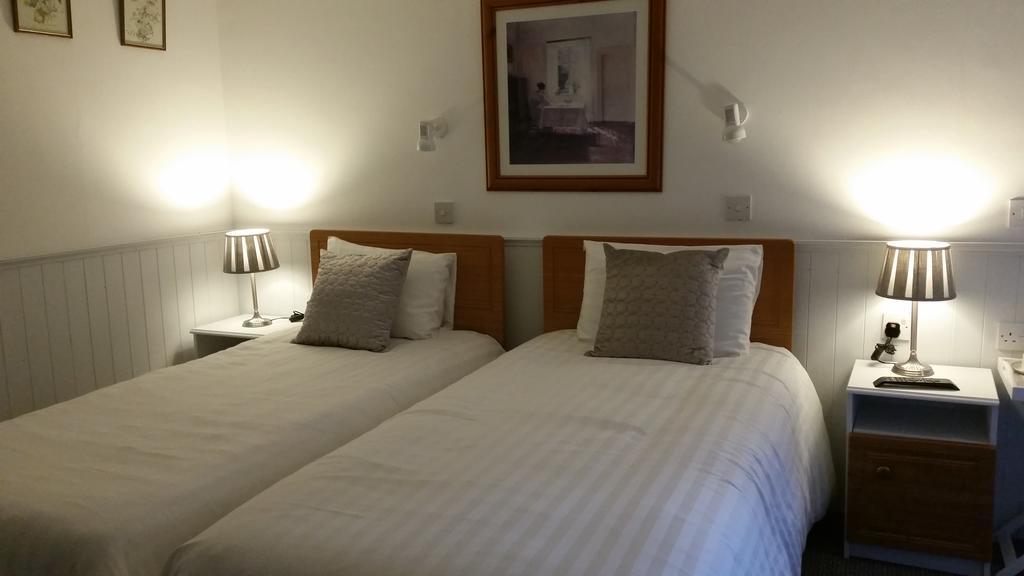 Halfway House Hotel Larne Habitación foto