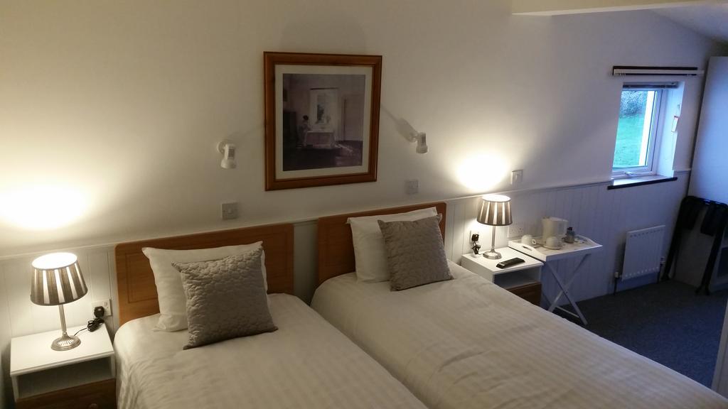 Halfway House Hotel Larne Habitación foto