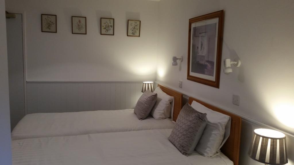 Halfway House Hotel Larne Habitación foto