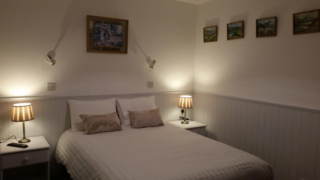 Halfway House Hotel Larne Habitación foto