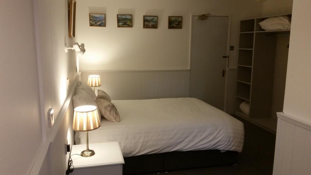 Halfway House Hotel Larne Habitación foto