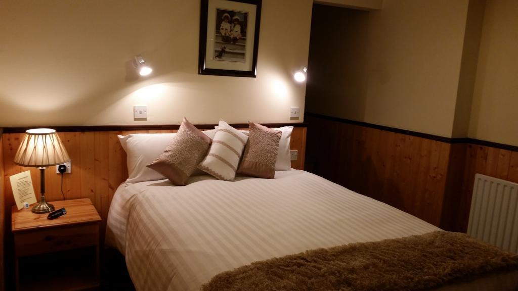 Halfway House Hotel Larne Habitación foto