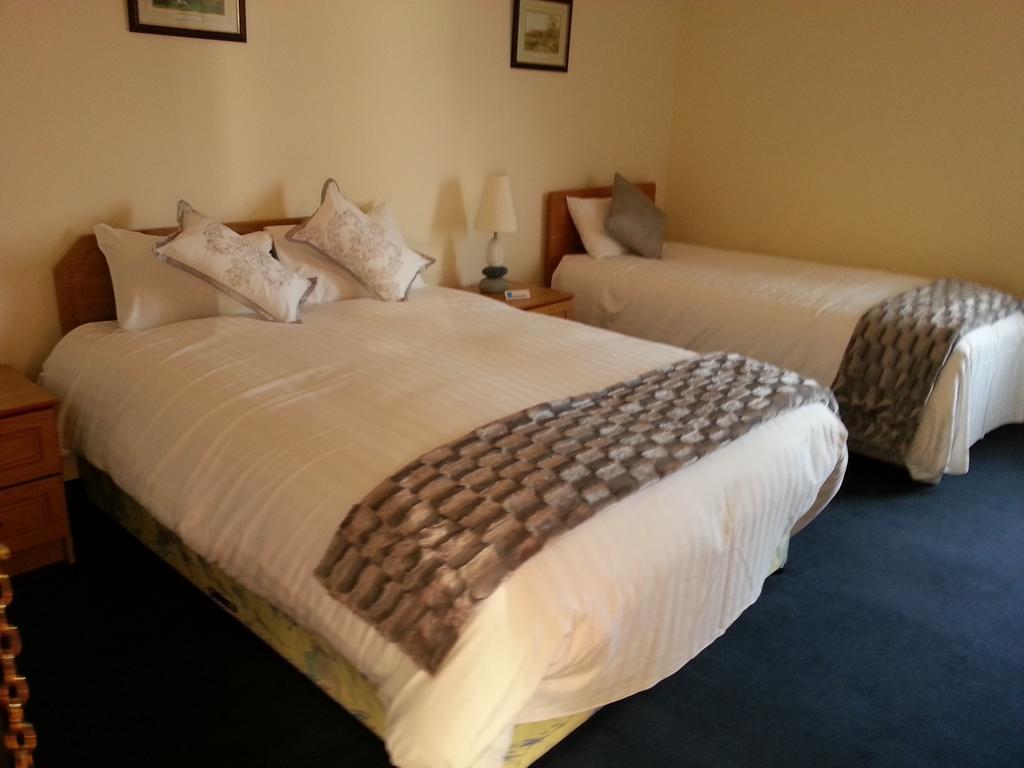 Halfway House Hotel Larne Habitación foto