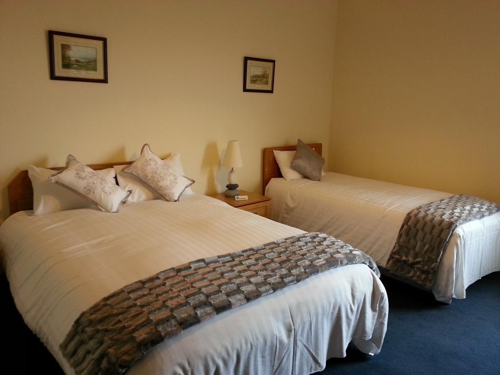 Halfway House Hotel Larne Habitación foto